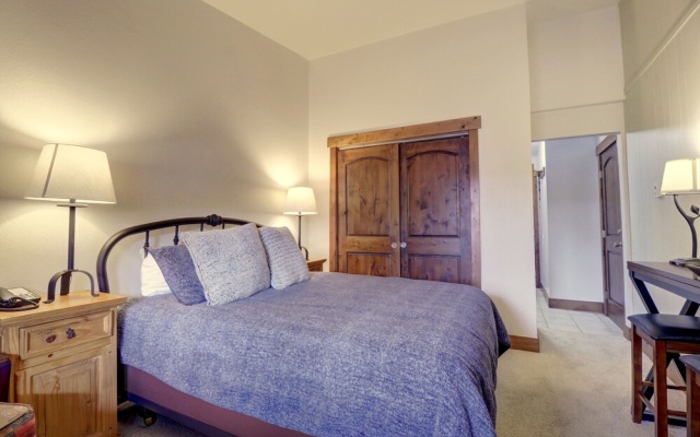 photo 4 of Heated Pool Ski-In Walk-Out Perfect Hotel Room - CV210A by Redawning