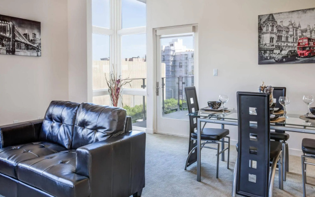 photo 2 of Heaven on Hollywood Furnished Apts - Vine