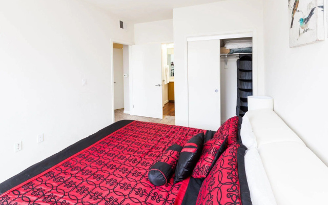 photo 3 of Heaven on Hollywood Furnished Apts - Vine