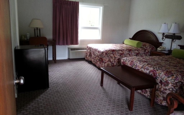 photo 3 of Heidi's Inn