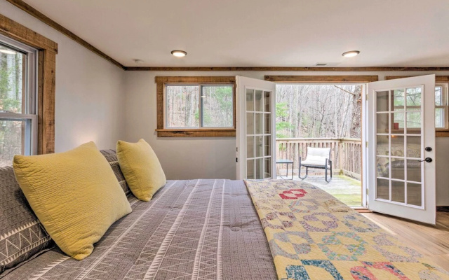 photo 3 of Hendersonville Cabin w/ Hot Tub, Views & Fire Pit!
