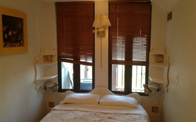 photo 4 of Herbivorian House