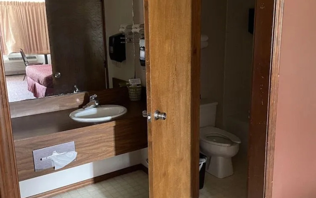 photo 5 of Heritage Inn