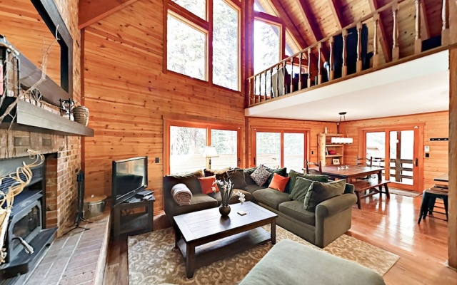 photo 2 of Herringbone Cabin 3 Bedrooms 2 Bathrooms Cabin
