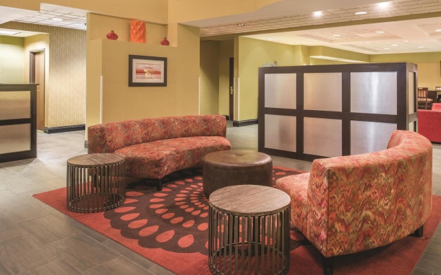 photo 2 of Holiday Inn Express St. Louis Arpt Maryland Hgts