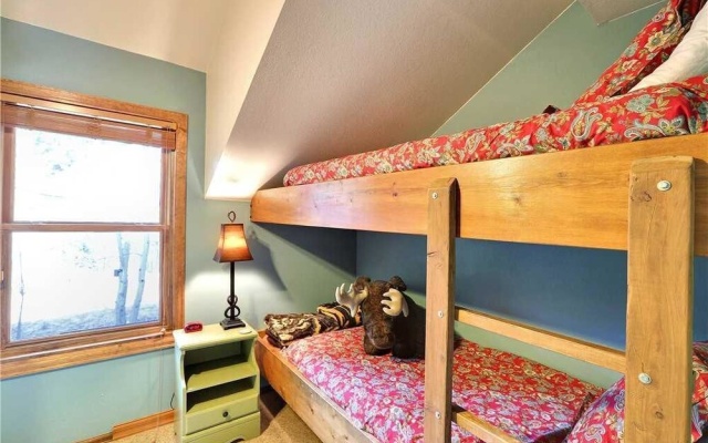 photo 2 of Hideaway Cabin House