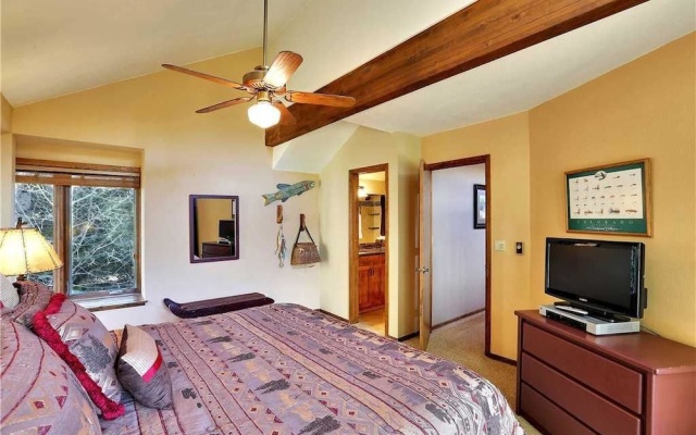 photo 3 of Hideaway Cabin House