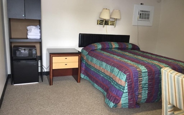 photo 2 of Highlander Inn