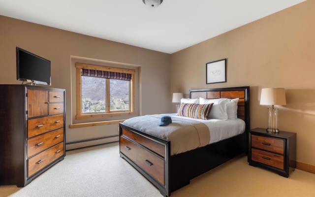 photo 2 of Highline by Avantstay Breathtaking Mountain Home w/ Hot Tub & Views