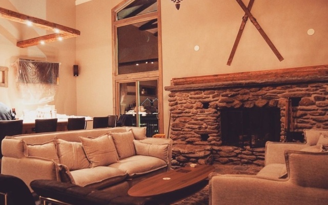 photo 2 of Highline Lodge
