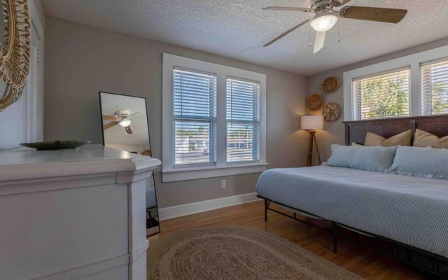 photo 3 of Highrise Bungalow - 2 blocks from Jax Beach!