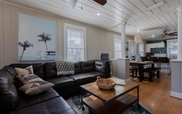 photo 4 of Highrise Bungalow - 2 blocks from Jax Beach!