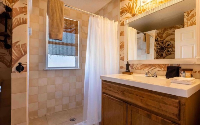 photo 5 of Highrise Bungalow - 2 blocks from Jax Beach!