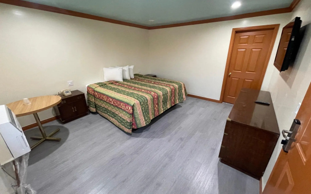 photo 2 of Hill Top Motor Inn