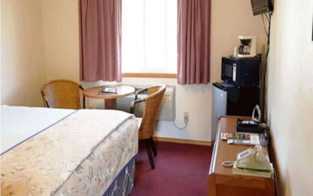 photo 3 of Hillcrest Inn