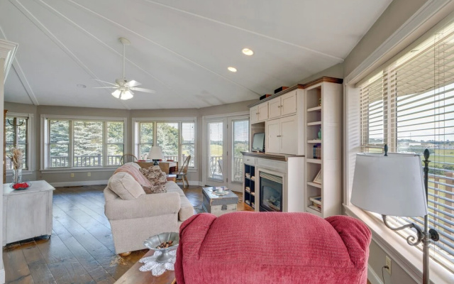 photo 4 of Panoramic Views: Hillside Millersburg Studio