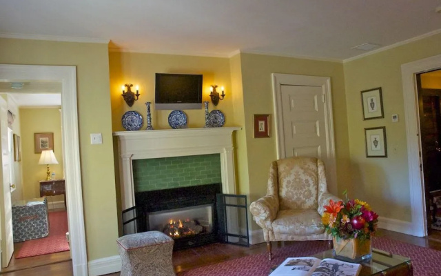 photo 2 of Hilltop Inn