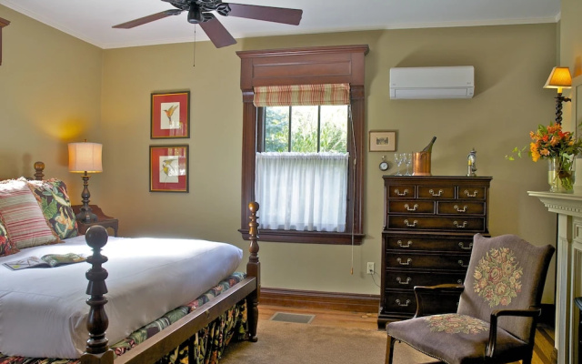 photo 3 of Hilltop Inn