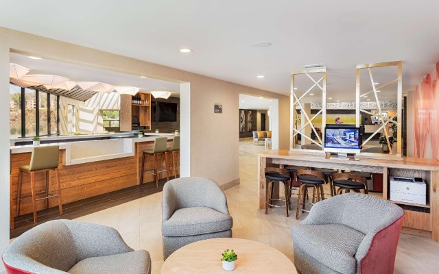 photo 3 of Hilltop Suites Hotel