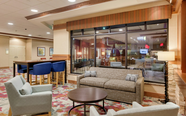 photo 2 of Hilton Garden Inn Milwaukee Airport