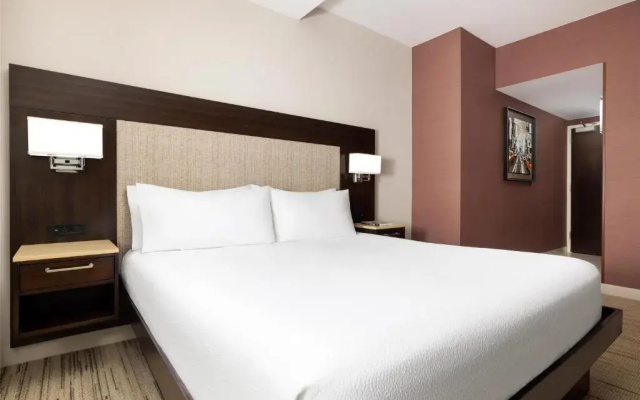 photo 3 of Hilton Garden Inn New York/Times Square Central