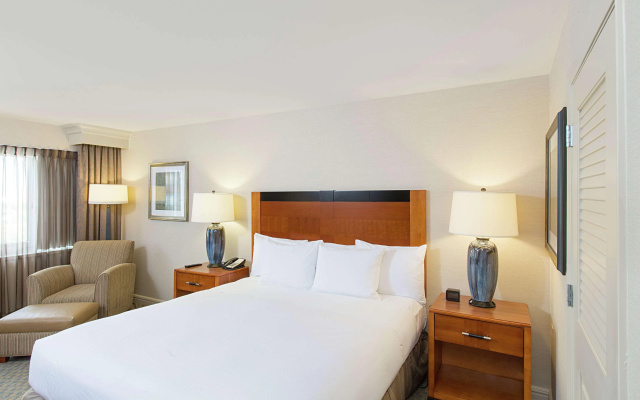 photo 4 of Hilton New York JFK Airport Hotel