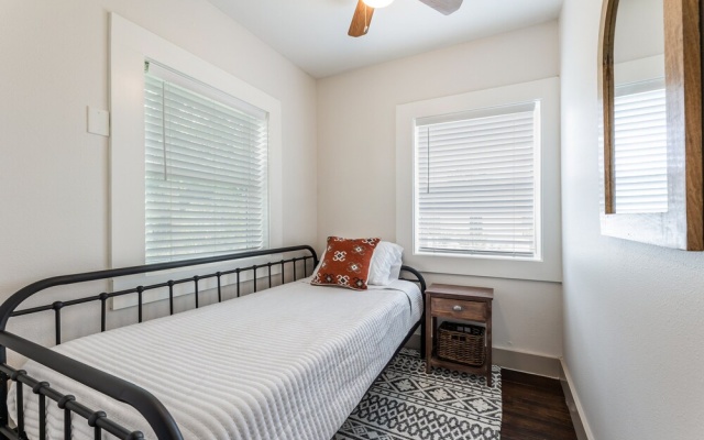 photo 4 of 'historic East End Home' by University of Houston!