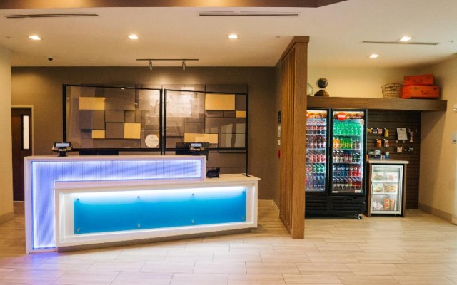 photo 2 of Hol. Inn Exp. and Suites Birmingham - Homewood
