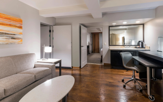 photo 5 of Holiday Inn & Suites Phoenix Airport North by IHG