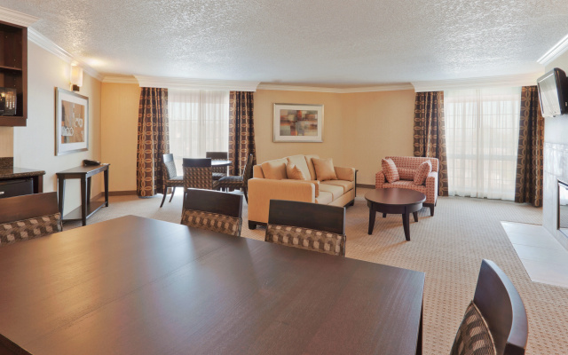 photo 4 of Holiday Inn Hotel & Suites San Mateo-San Francisco SFO by IHG