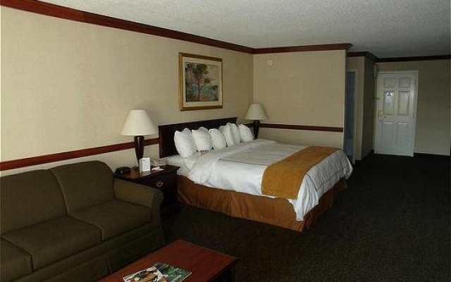 photo 2 of Holiday Inn Airport East