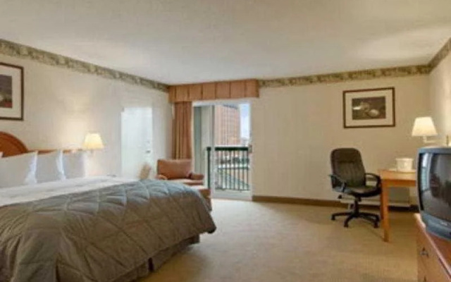 photo 2 of Holiday Inn Airport North