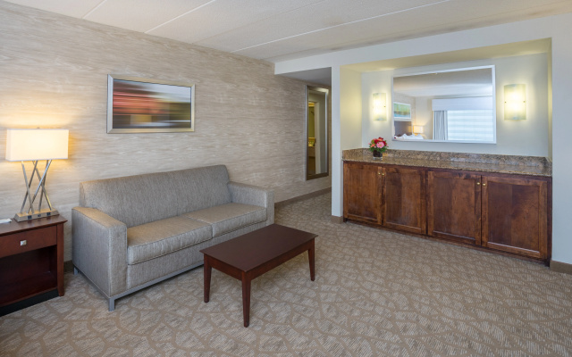 photo 3 of Holiday Inn Baltimore BWI Airport by IHG
