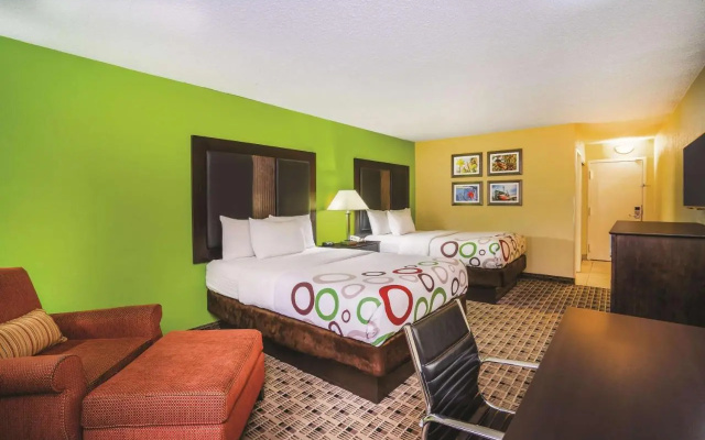 photo 4 of La Quinta Inn & Suites By Wyndham Baltimore S. Glen Burnie