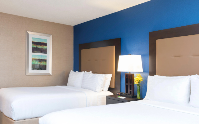 photo 4 of Holiday Inn Chicago - Elk Grove