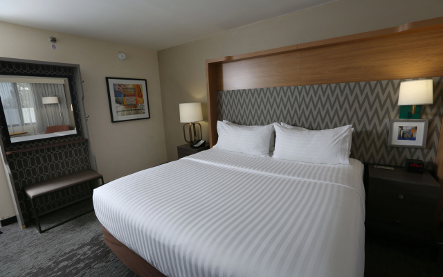 photo 5 of Holiday Inn & Suites Chicago North Shore (Skokie) by IHG