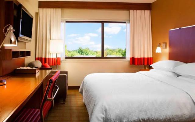 photo 5 of Holiday Inn Cleveland-Airport