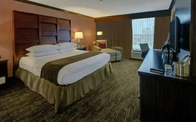 photo 2 of Doubletree By Hilton Decatur Riverfront