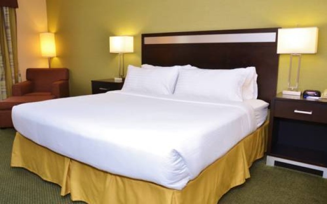 photo 3 of Holiday Inn Exp And Suites Ctr Township