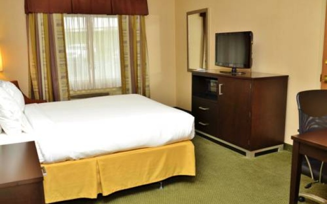 photo 4 of Holiday Inn Exp And Suites Ctr Township