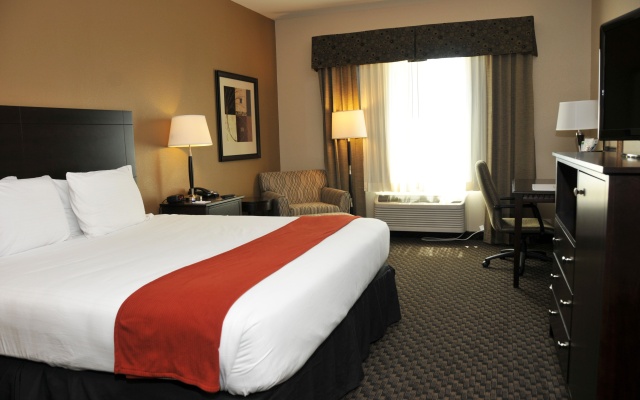 photo 5 of HOLIDAY INN EXP STES CLINTON by IHG