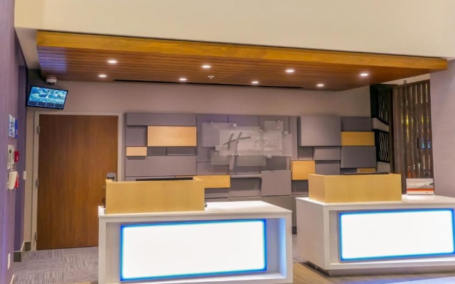 photo 2 of HOLIDAY INN EXPRESS & SUITES MIAMI AIRPORT EAST, AN IHG HOTEL