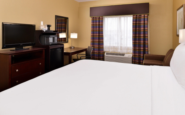 photo 2 of Comfort Inn & Suites Sharonville - Cincinnati North