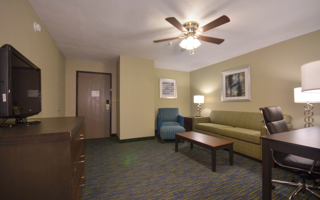 photo 3 of Holiday Inn Express Fayetteville- Univ of AR Area by IHG