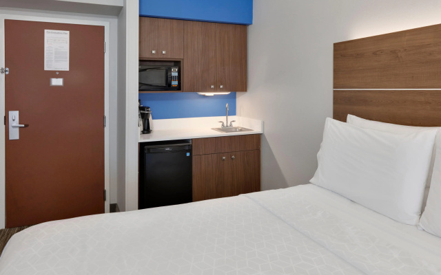 photo 5 of Holiday Inn Express & Suites Irving Conv Ctr - Las Colinas by IHG