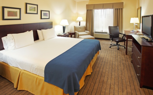 photo 4 of Holiday Inn Express & Suites Marshall by IHG