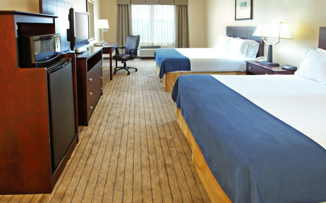 photo 5 of Holiday Inn Express & Suites Marshall by IHG