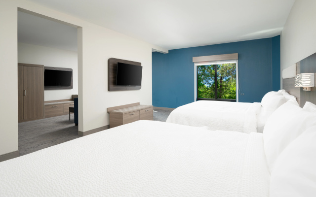photo 3 of Holiday Inn Express & Suites Newport S by IHG