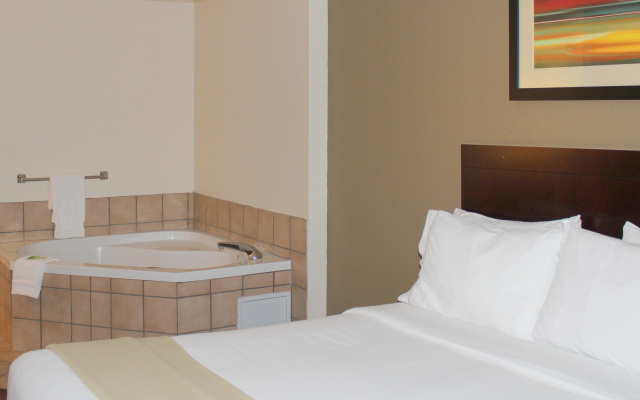 photo 5 of Holiday Inn Express & Suites Plainview by IHG