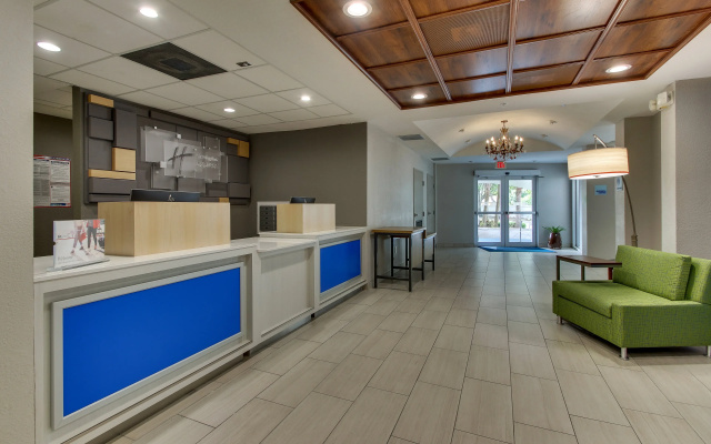 photo 4 of Holiday Inn Express & Suites West Palm Beach Metrocentre by IHG